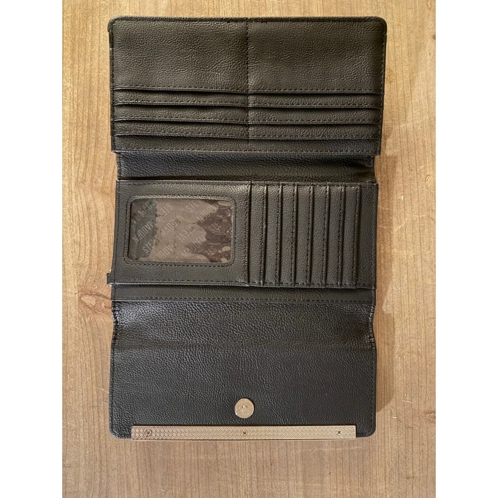 Steve Madden Black Floral Embossed Logo Tri-Fold Wallet Gold Tone Bar‎ Accent